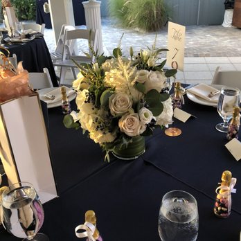 Scarlett's Flowers & Gifts - CENTER PIECE - Florists Near Me - Bradenton, Florida