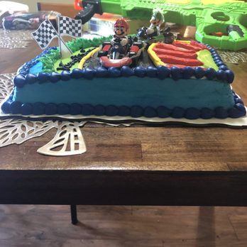 Walmart Supercenter - Cake noticeably uneven - Grocery Near Me - Fairbanks, Alaska
