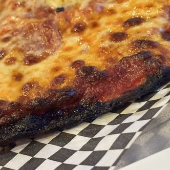 The Pointe Grill & Bar - Burnt Pepperoni pizza - American Near Me - Prior Lake, Minnesota