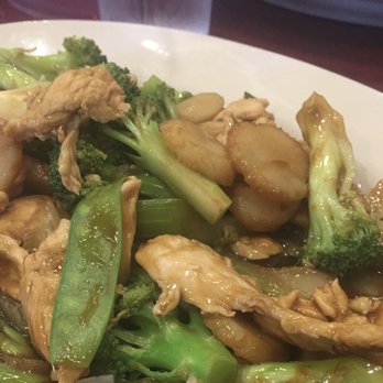 Pho Hot - Chicken with broccoli and snow peas. - Vietnamese Near Me - Tyler, Texas Pho Hot - Chicken with broccoli and snow peas. - Vietnamese Near Me - Tyler, Texas