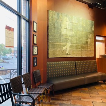Baker's Crust - a seating area in a restaurant - Breakfast & Brunch Near Me - Chesapeake, Virginia