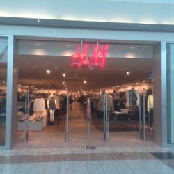 H&M - The entrance