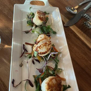 C'est Si Bon! Bistro+Vins - Scallop appetizer - French Near Me - Portland, Oregon C'est Si Bon! Bistro+Vins - Scallop appetizer - French Near Me - Portland, Oregon