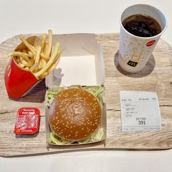 McDonald's - Yet another Big Mac combo ... because it's hard to figure out where you want to eat near Piazza Duomo, so you cave in