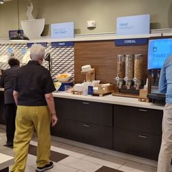 Holiday Inn Express & Suites Nashville MetroCenter Downtown