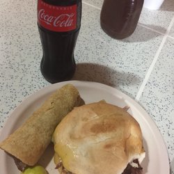 Los Volcanes - Torta de árabe con queso