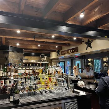 Scarlet Oak Tavern - Bar area - New American Near Me - Hingham, Massachusetts