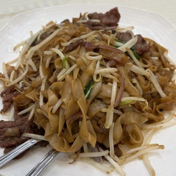 J Zhou Oriental Cuisine - Stir-fried beef rice noodles ($19.88) - Dim Sum Near Me - Tustin, California J Zhou Oriental Cuisine - Stir-fried beef rice noodles ($19.88) - Dim Sum Near Me - Tustin, California