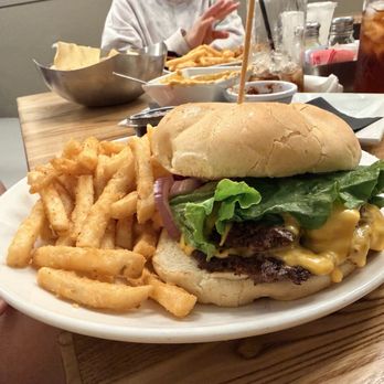 Burger Burger - Classic - Burgers Near Me - Fredericksburg, Texas