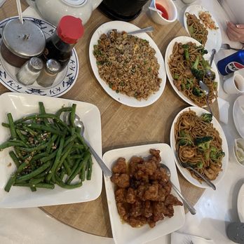 Chef Hunan - Chicken chow-mein, orange chicken, steamed rice, chicken friend rice, garlic green beans, shrimp chow-mein. Complimentary tea. - Cantonese Near Me - San Francisco, California