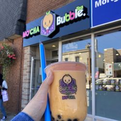 Mo’Cha Bubble Tea - Outside with my peach milk tea