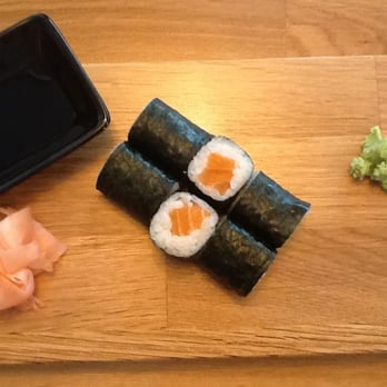 UMAMI - Salmon maki - Sushi Bars Near Me - Praha 1, Puerto Rico