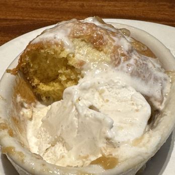 Glenwood's - Pineapple Upside Down Cake with vanilla ice cream ( I believe) - American Near Me - Columbia, Maryland