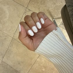 4U Nail & Spa - Dip and tip manicure in white