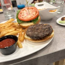 Ogunquit Beach Lobster House - Good burger