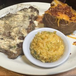 Sirloin steak loaded potato broccoli casserole Sirloin steak loaded potato broccoli casserole