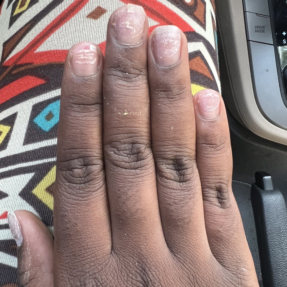 Nails on LA - Skin cut off - Nail Salons Near Me - Compton, California