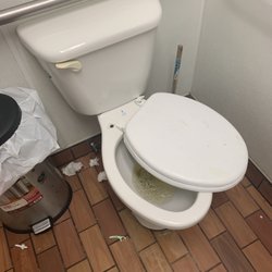 Chicken Express - Toilet seat not connects, nasty padded plastic