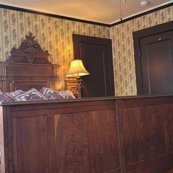Manoa Inn - View of the Davies room. - Bed & Breakfast Near Me - Honolulu, Hawaii