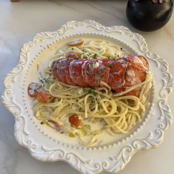 GIWA - Garlic lemon lobster pasta - Breakfast & Brunch Near Me - Santa Clara, California GIWA - Garlic lemon lobster pasta - Breakfast & Brunch Near Me - Santa Clara, California