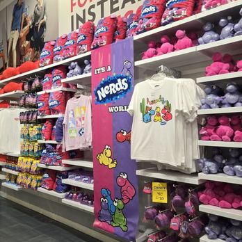 IT'SUGAR - Candy Stores Near Me - East Rutherford, New Jersey