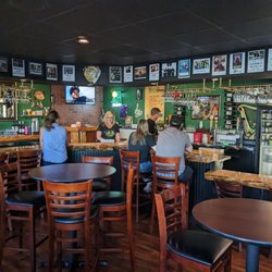 Kelly's Pub & Wine Bar