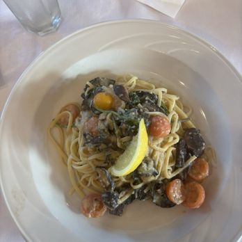Paradise Inn Dining Room - Foraged mushroom pasta - Breakfast & Brunch Near Me - Ashford, Washington Paradise Inn Dining Room - Foraged mushroom pasta - Breakfast & Brunch Near Me - Ashford, Washington