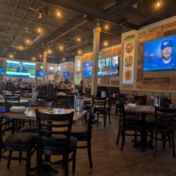 Chuck's Roadhouse - Huge eatery