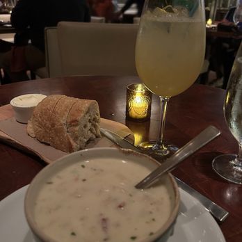 American Bar & Grille - Clam chowder is sooo good - American Near Me - Atlantic City, New Jersey