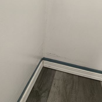 Hermosa Hotel - Dirty and chipped throughout the tiny room. - Hotels Near Me - Avalon, California Hermosa Hotel - Dirty and chipped throughout the tiny room. - Hotels Near Me - Avalon, California