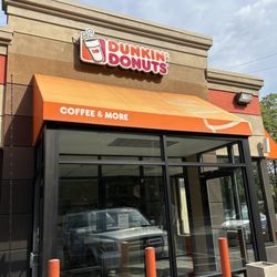 Dunkin' - Outside