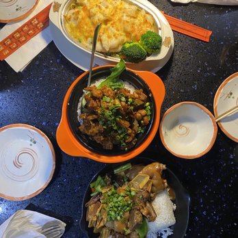 Leisure Cafe - Baked fish and corn spaghetti, chicken and mushroom clay pot, pork feet and tofu skin rice plate - Cantonese Near Me - San Leandro, California Leisure Cafe - Baked fish and corn spaghetti, chicken and mushroom clay pot, pork feet and tofu skin rice plate - Cantonese Near Me - San Leandro, California