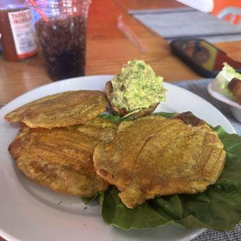 La Choza Del Gordo - Tostones con Guacamole - Colombian Near Me - Bellerose, New York La Choza Del Gordo - Tostones con Guacamole - Colombian Near Me - Bellerose, New York