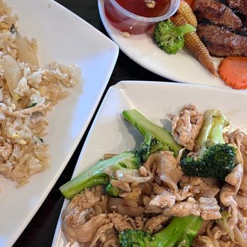 Sala Thai - Pad see ew, Mixed veggies and Fried Rice - Thai Near Me - Fremont, California Sala Thai - Pad see ew, Mixed veggies and Fried Rice - Thai Near Me - Fremont, California