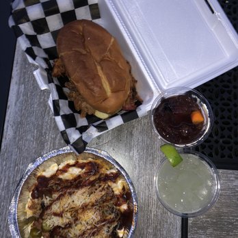 Whiskey Acres Distilling - Pulled Pork Sandwich & Piggy Mac - Distilleries Near Me - Dekalb, Illinois