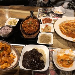 Kung pung gi- jajeungmeung- rice cake- spicy pork bulgogi Kung pung gi- jajeungmeung- rice cake- spicy pork bulgogi