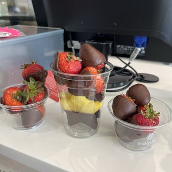 Edible Arrangements - 2 cups of Chocolate covered strawberries & 1 cup of mixed fruit 3 - Chocolatiers & Shops Near Me - Chicago, Illinois Edible Arrangements - 2 cups of Chocolate covered strawberries & 1 cup of mixed fruit 3 - Chocolatiers & Shops Near Me - Chicago, Illinois