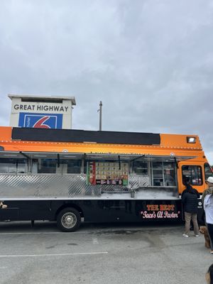 Leo’s Tacos Truck by null