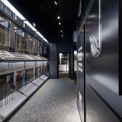 PXG Chicago North - PXG's custom shaft matrix wall at PXG Chicago.