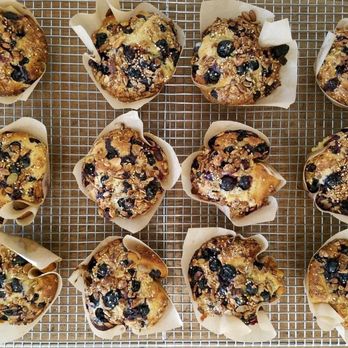 Café Della - blueberry muffins on a cooling rack - Cafes Near Me - Hailey, Idaho
