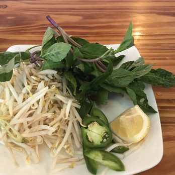 Mama Pho - Lemon instead of limes! - Vietnamese Near Me - Honolulu, Hawaii