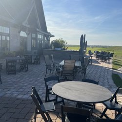 Willow Hill Golf Course - Nice patio and outdoor bar.