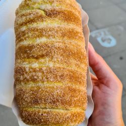 TRDLO Factory - Trdelník mit Zucker und Zimt