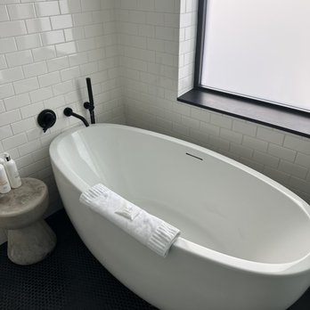 Kimpton Pittman Hotel - Tub if you wanna tub - Hotels Near Me - Dallas, Texas Kimpton Pittman Hotel - Tub if you wanna tub - Hotels Near Me - Dallas, Texas