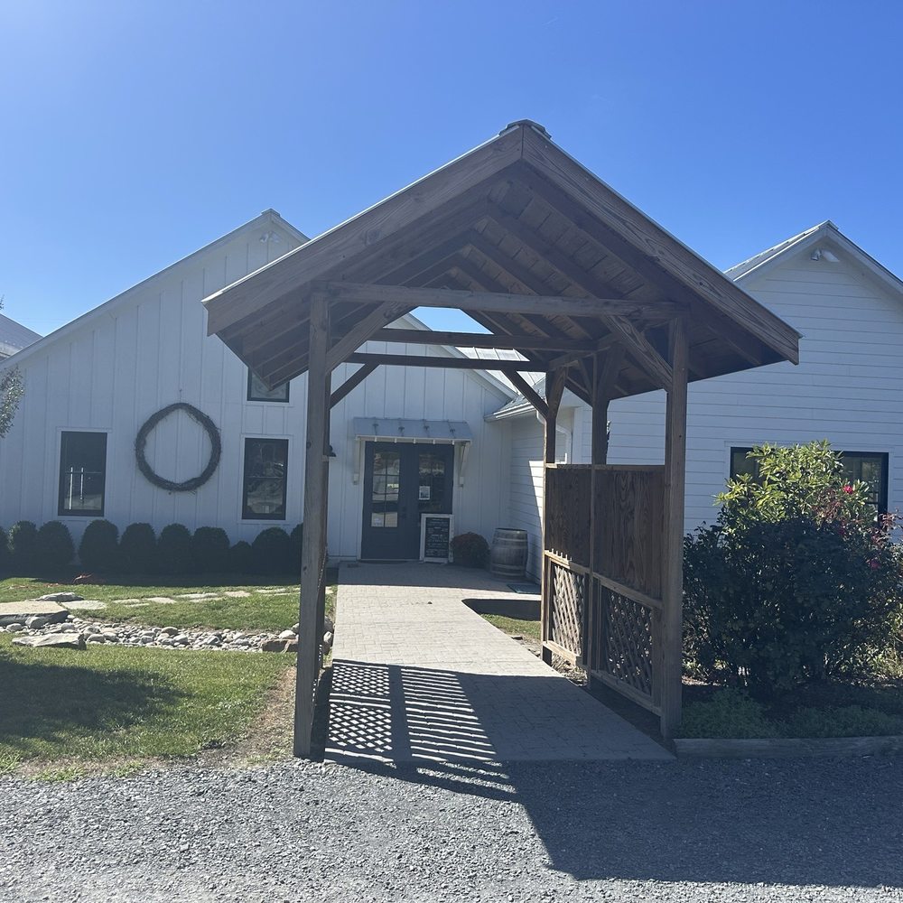 Cunningham Creek Winery - Wineries Near Me - Palmyra, Virginia