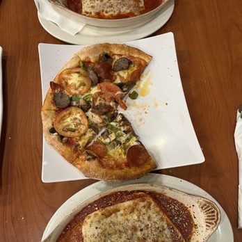 Pizza Lounge - Beef Cannelloni Margherita pizza w sausage Beef Lasagna - Pizza Near Me - Pasadena, Texas