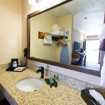 CROSSWINDS INN - VANITY - Hotels Near Me - West Yellowstone, Montana