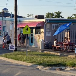 Oink's Ice Cream and Yogurt - Our walk window for outside ordering