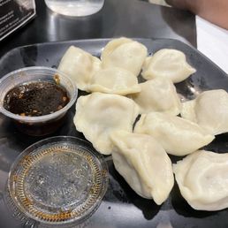 77 Pork & Cabbage Dumplings 猪肉白菜水饺 77 Pork & Cabbage Dumplings 猪肉白菜水饺