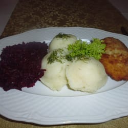 Restauracja Stylowa - Smaczny dewolaj z buraczkami i ziemniakami